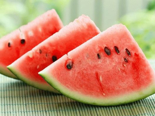 البطيخ هو شريحة حقيقية من الصيف ، واحدة من أكثر الفواكه الصيفية المنعشة.