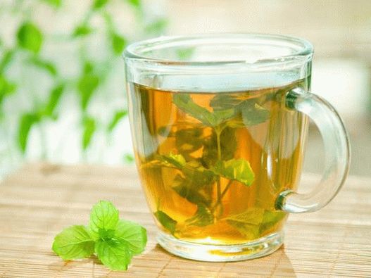 الكوكتيلات والحلويات تزين بأوراق النعناع