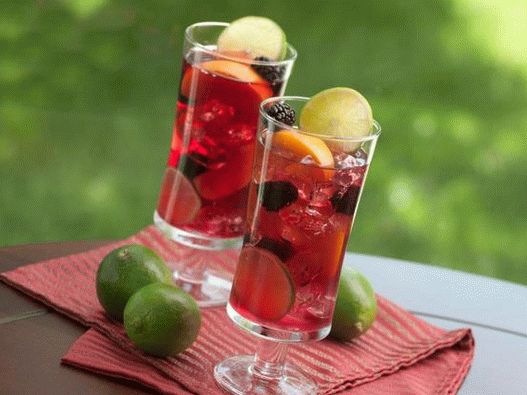 السانجريا هي طريقة سهلة وفعالة لاستخدام الفاكهة في شكل مشروب.