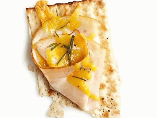 ماتزو مع الديك الرومي والجبن