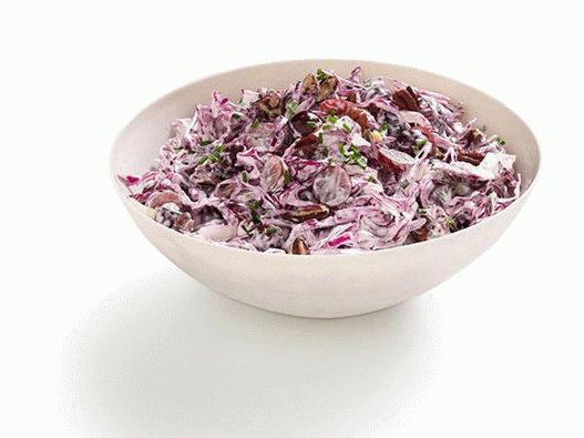 سلطة مع الملفوف الأحمر والعنب والبقان (رقم 8)