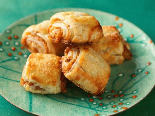 الخبز المشمش مع الخبز مع البندق