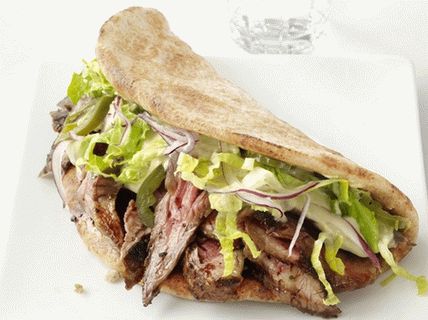 فوتو اربيان ستيك ، رومان و حمص سندوتشات