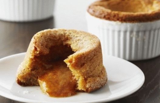 فطائر الفول السوداني مع ملء السائل