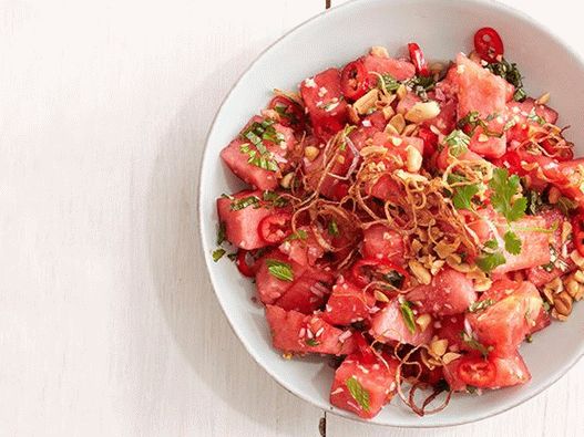 صور السلطة الآسيوية مع البطيخ