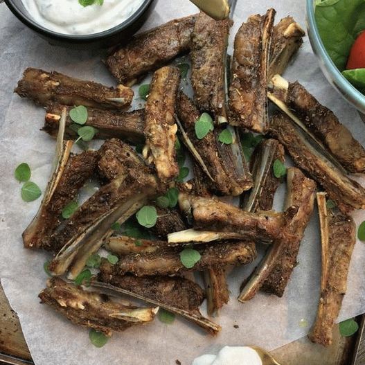 صورة لأضلاع الخروف في الفرن