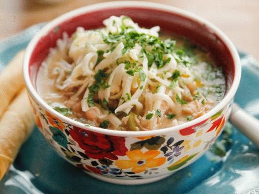 صورة الفلفل الأبيض الحار مع الدجاج في طباخ بطيء