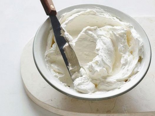 Photo Photo Protein-oil cream on the meringue Swiss