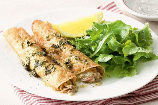 صور الفطائر مع سمك السلمون في صلصة النبيذ