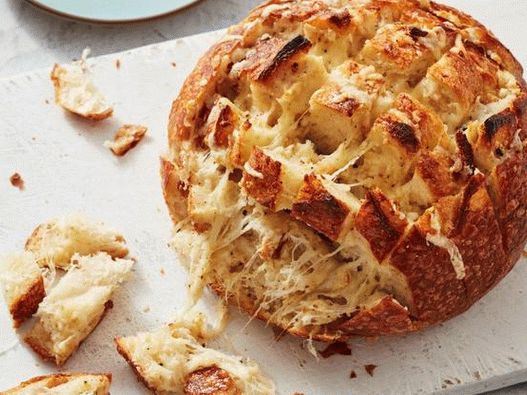 صورة الطبق - خبز الجبن مع 4 أنواع من الجبن والثوم المخبوز