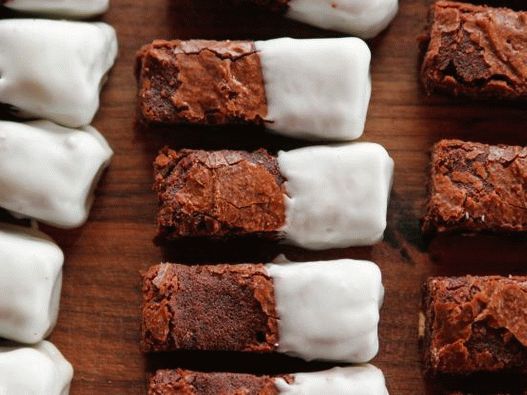 صورة براوني مع أقراص سكرية