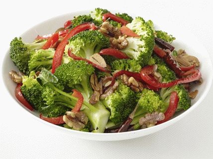 Photo Broccoli و الفلفل الحلو مع الجوز