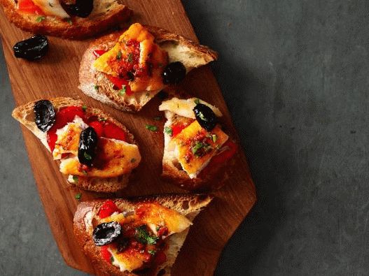 صورة بروشيت مع سمك السلمون المرقط وصلصة الفلفل الحار