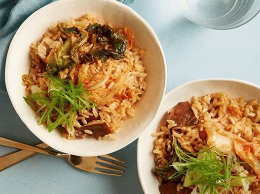 صور الأرز البني مع الفطر والكيمتشي