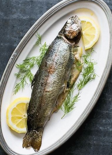 صور سمك السلمون المشوي كله