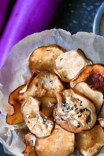 صورة لرقائق الباذنجان في الفرن