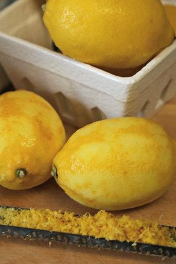 ضغط عصير الليمون في الخليط وأضف الحماس ضغط عصير الليمون في الخليط وأضف الحماس