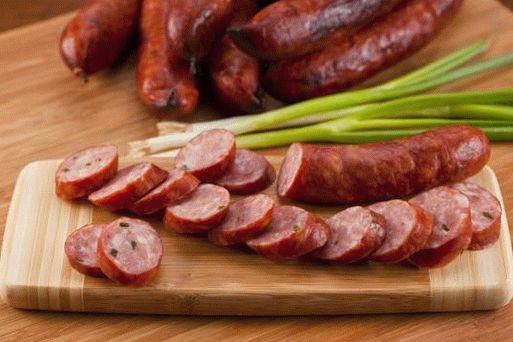 صورة محلية الصنع لحم الخنزير السجق andui