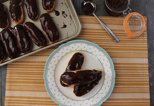 صورة Eclairs مع الجليد الشوكولاته