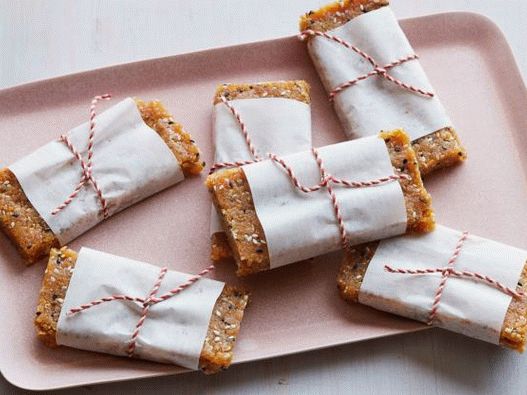 صور قضبان الطاقة مع بذور السمسم والمشمش المجفف