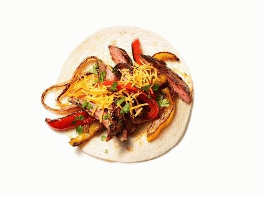 صورة فاهيتا مع شرائح اللحم والبصل والفلفل الحلو