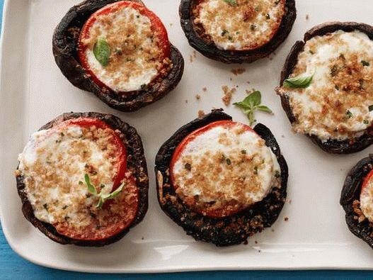 صورة لأغطية الفطر المحشوة المخبوزة تحت الشواية