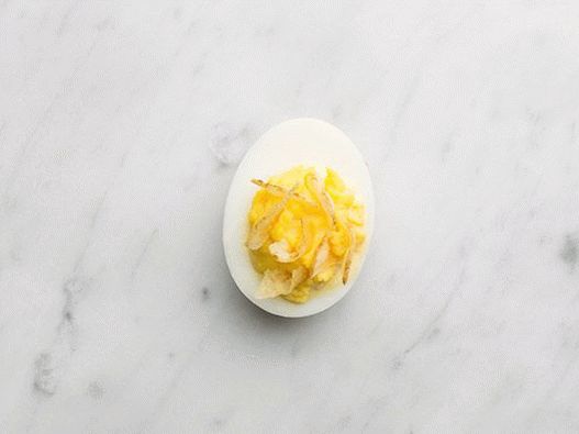 بيض محشوة متنوعة