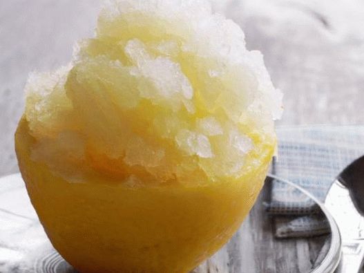 صور فواكه مثلج من عصير الليمون مع الريحان