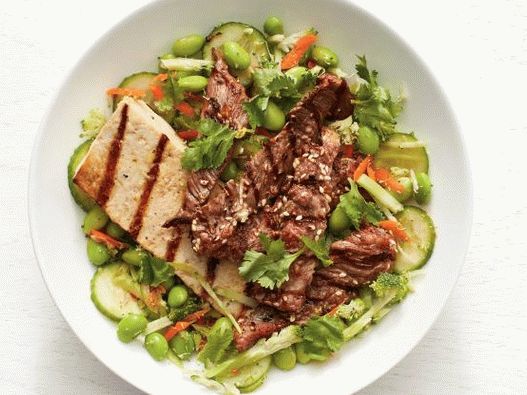 تصوير لحم بقر فيتنامي بالسمسم والتوفو