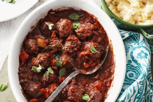 صور كرات اللحم اليونانية في صلصة الطماطم