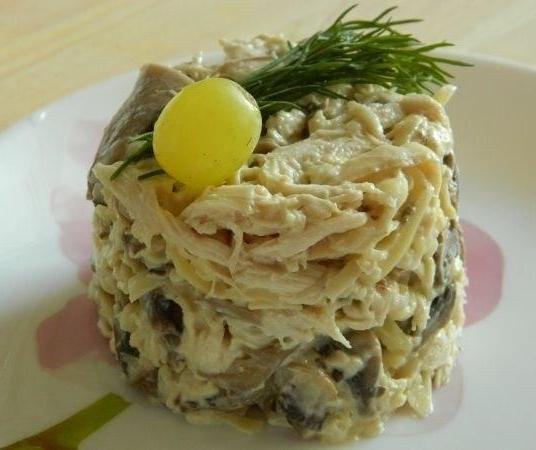 سلطة الفطر مع الدجاج