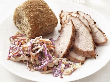 صور ديك رومي مشوي مع سلطة الملفوف