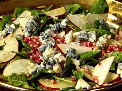 فوتو سلطة الكمثرى مع الرمان والجبن الأزرق والخل الشمبانيا