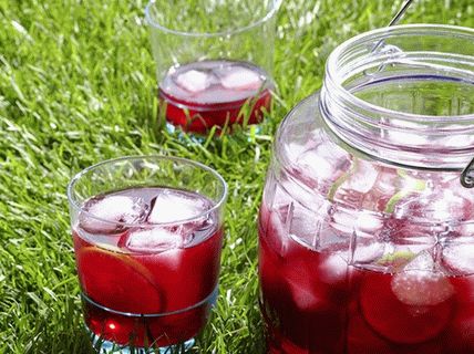 صورة لشاي الكركديه المثلج مع الجير