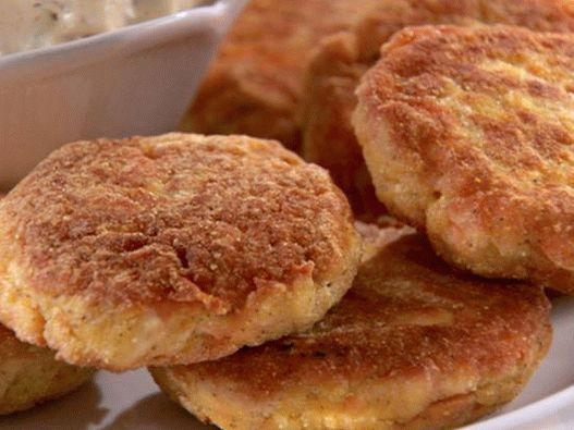 كروكيت فوتو السلمون المقرمش مع صلصة ريمولادي