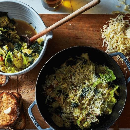 صورة حساء الخبز الإيطالي مع الملفوف وزيت الحكيم لجيمي أوليفر