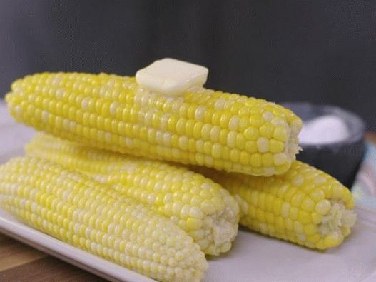 Photo كيفية طبخ الذرة على قطعة خبز (4 طرق للطهي)