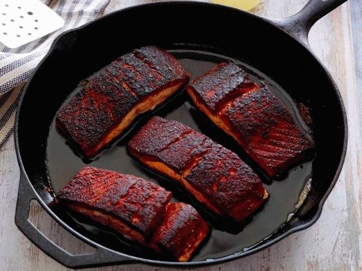 Photo كيفية طبخ السمك الأسود أو السلمون المقلي في التوابل