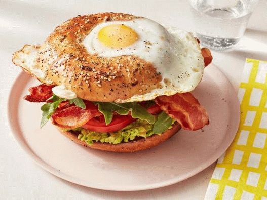 فوتو كاليفورنيا بي إل تي ساندويتش