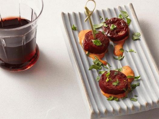 صورة ل Chorizo ​​المقلية النقانق canapes مع الفلفل الحلو المدخن