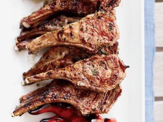 صورة لرف الحمل مع الثوم المشوي