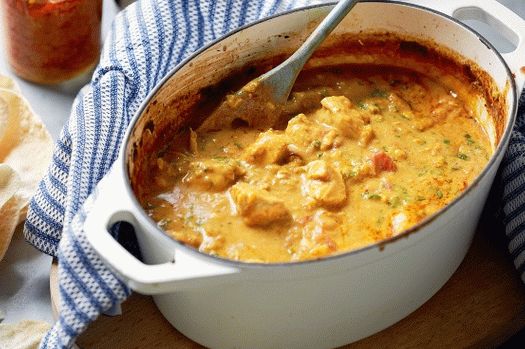 صورة دجاج بالكاري مع صلصة جوز الهند الفول السوداني