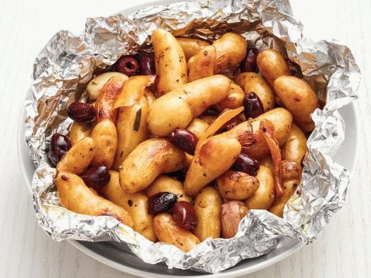 صور البطاطا والزيتون المشوي في رقائق