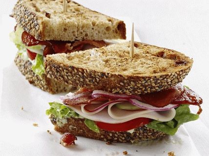 صور تركيا ، الأفوكادو ورومان سالاد كلوب سندويشات