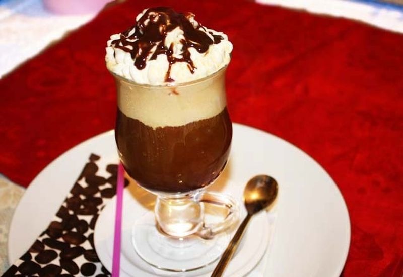 القهوة غلاس مع كريم