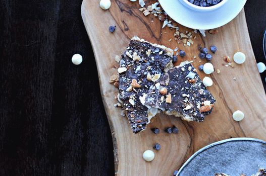 حلويات الصور مع القزحية والمكسرات