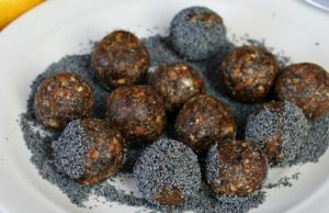 الحلويات مع بذور الخشخاش