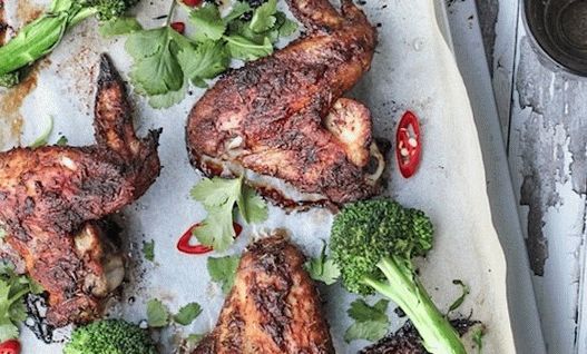 صور أجنحة الدجاج المدخن