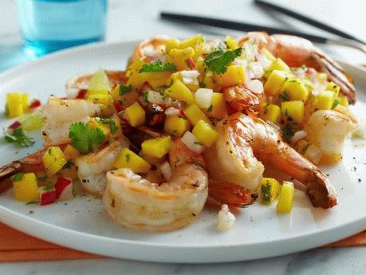 صورة الجمبري المشوي مع المانجو والليمون والفجل الصلصا