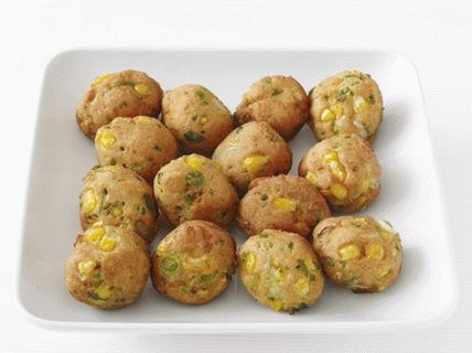 صور كرات الذرة مع الفلفل والبصل الأخضر